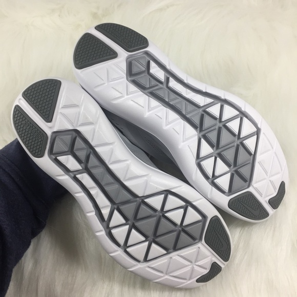 🔥SOLD🔥NIKE WOMEN'S FLEX RN 2017 RUNNING SNEAKERS - Picture 7 of 8